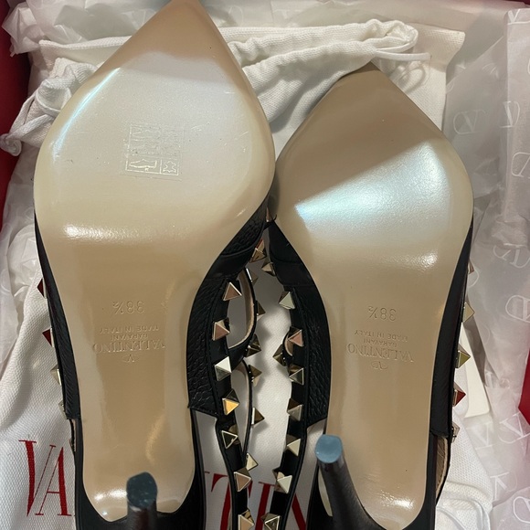 Valentino Garavani Rockstud Pumps in Black, size 38.5 - Picture 3 of 3